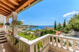 a balcony with a view of the ocean at Apartman Mirna in Sumartin