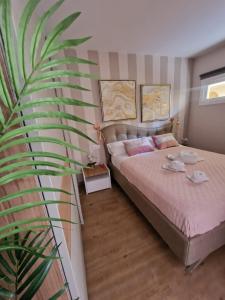 Posteľ alebo postele v izbe v ubytovaní Luxury Apartment fronte piscina Mareverde A&V Costa Adeje