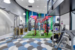 a gym with treadmills and weights at North Bethesda 1br w wd pool gym nr metro WDC-608 in North Bethesda