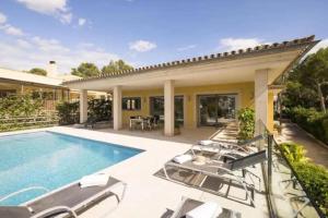a house with a swimming pool and a patio at Villa Mar Azul in Santa Ponsa