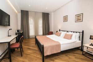 Postel nebo postele na pokoji v ubytování Makmani Boutique Hotel by DNT Group + 37 fotografií