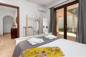 Postel nebo postele na pokoji v ubytování 3 Roses Residence