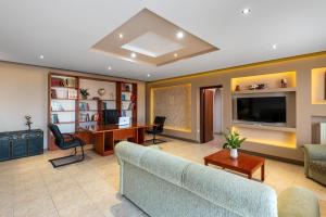 TV a/nebo společenská místnost v ubytování 3 Roses Residence