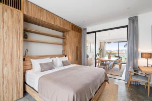 Ένα ή περισσότερα κρεβάτια σε δωμάτιο στο Berawa Townhouse Unit 7 by Betterplace +37 φωτογραφίες