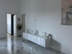 a white room with vases on a white wall at B&B mare mio in Pescara