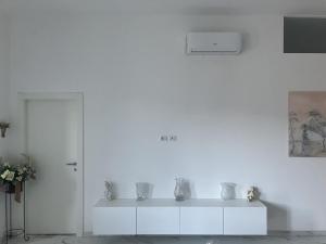 a white room with vases on a white wall at B&B mare mio in Pescara