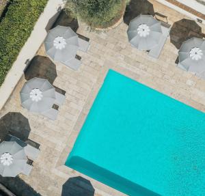 an overhead view of a swimming pool with umbrellas at Hotel Le Colline in San Gimignano