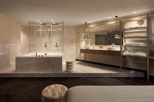 Koupelna v ubytování Van der Valk Hotel Groningen Zuidbroek