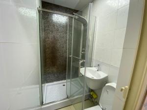Gallery image of Nice Single Rooms for "girls" only in Dubai, Marina in Dubai