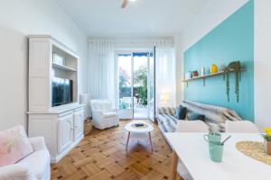 a living room with blue walls and white furniture at Promenade des Anglais 2 Bdr Large Terrace in Nice