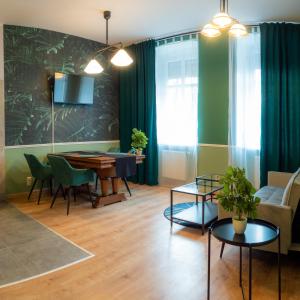 Posezení v ubytování Punkt - Apartament z jacuzzi w centrum Gliwic