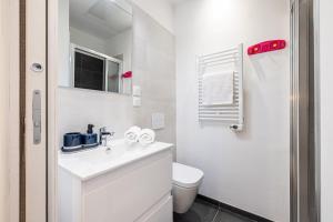 Charming City Center Studio 104