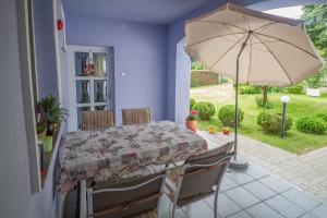 Vonkajšia záhrada v ubytovaní Katica Apartman