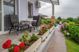 Vonkajšia záhrada v ubytovaní Katica Apartman