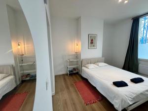 Una cama o camas en una habitación de Le cocon des cloutiers - Central & Moyen séjour
