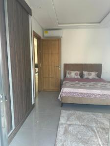 Ένα ή περισσότερα κρεβάτια σε δωμάτιο στο appartement à louer