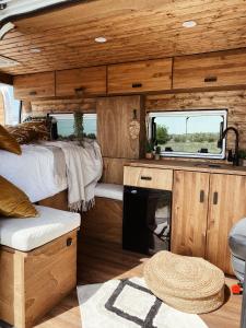 un interior de una cabaña con cama y lavabo en The Feather Van, en Puerto del Rosario