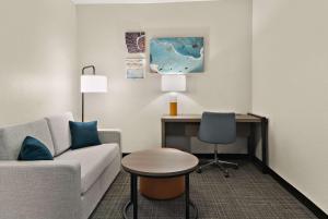 Posezení v ubytování Comfort Suites Fort Worth North Fossil Creek