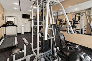 Fitness centrum a/nebo fitness zařízení v ubytování Comfort Suites Fort Worth North Fossil Creek
