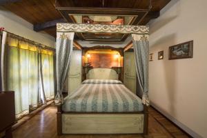 a bedroom with a bed with a canopy at Hotel Villino Della Flanella in Modena +52 photos