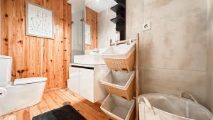 a bathroom with two sinks and a toilet at Almada Apartments 468 in Porto +26 photos