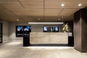 a lobby with a reception desk in a building at Quality Hotel Lakeside in Bendigo