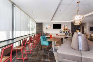 Home2 Suites By Hilton Cedar Rapids Westdale的休息区