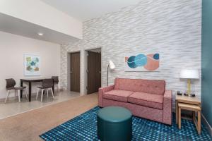 Home2 Suites By Hilton Cedar Rapids Westdale的休息区