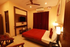 Rúm í herbergi á Hotel Nakshatra Inn VL Tuticorin