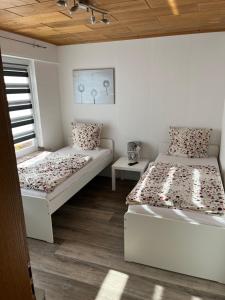 a bedroom with two beds and a table at Voll Ausgestattetes Appartment in Bergkamen-Oberaden in Bergkamen