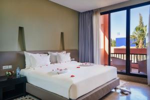 Postel nebo postele na pokoji v ubytování Al Maaden Villa Hotel & Spa