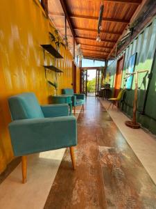 a waiting room with blue chairs in a train station at Moçamba LODGE Contêiner in Florianópolis