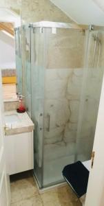 a bathroom with a shower with a stack of towels at Silver Side River in Lisbon +14 photos