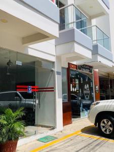 a car parked in front of a building at HOTEL BELLAMAR in Cartagena de Indias