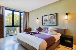 Postel nebo postele na pokoji v ubytování Al Maaden Villa Hotel & Spa + 35 fotografií