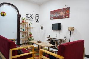 Χώρος καθιστικού στο 2 Bedroom spacious Cozy Home in Kigamboni,10 min Walk to Beach