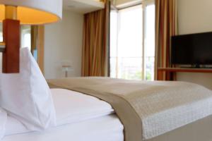 Postel nebo postele na pokoji v ubytování ATLANTIC Hotel Wilhelmshaven