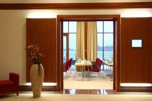 Posezení v ubytování ATLANTIC Hotel Wilhelmshaven