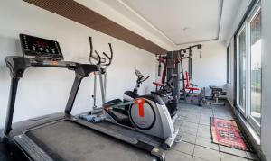Fitness centrum a/nebo fitness zařízení v ubytování Treebo Skydale Premium Suites, 1500 Mtrs From Ooty Lake