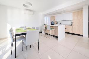 Køkken eller tekøkken på Apartment SONJA in Garden Palace Resort Umag