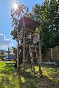 Lekplats på Camper met sauna en zwembad in de rand van de Vlaamse Ardennen