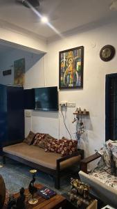 a living room with a bed in a room at Casa De Neel in Pondicherry