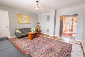 Posezení v ubytování New Listing!! Bright Bohemian Stay