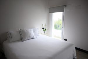 Łóżko lub łóżka w pokoju w obiekcie Neguetxea Boutique Guest House
