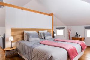 a bedroom with a large bed with a wooden headboard at Casa das Eiras, Nº48 in Santana