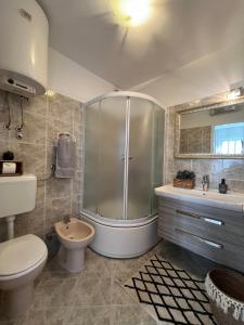 Ένα μπάνιο στο DiVine Luxury Apartment +67 φωτογραφίες