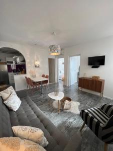 Μια τηλεόραση ή/και κέντρο ψυχαγωγίας στο DiVine Luxury Apartment