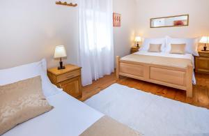 Posteľ alebo postele v izbe v ubytovaní Villa Ognjistar in the hinterland of Makarska Riviera