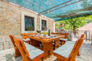 Balkón alebo terasa v ubytovaní Villa Ognjistar in the hinterland of Makarska Riviera