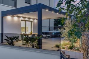 Afbeelding uit fotogalerij van Premium Apartments in Vantačići